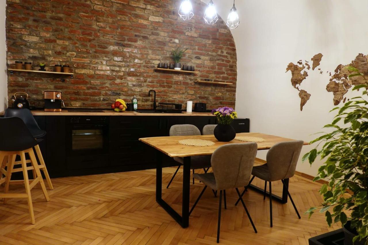 טימישוארה The Industrique Home - 3 Bedroom Apartment מראה חיצוני תמונה
